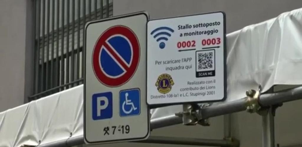 Immagine cartello che segnala parcheggio per disabili monitorato