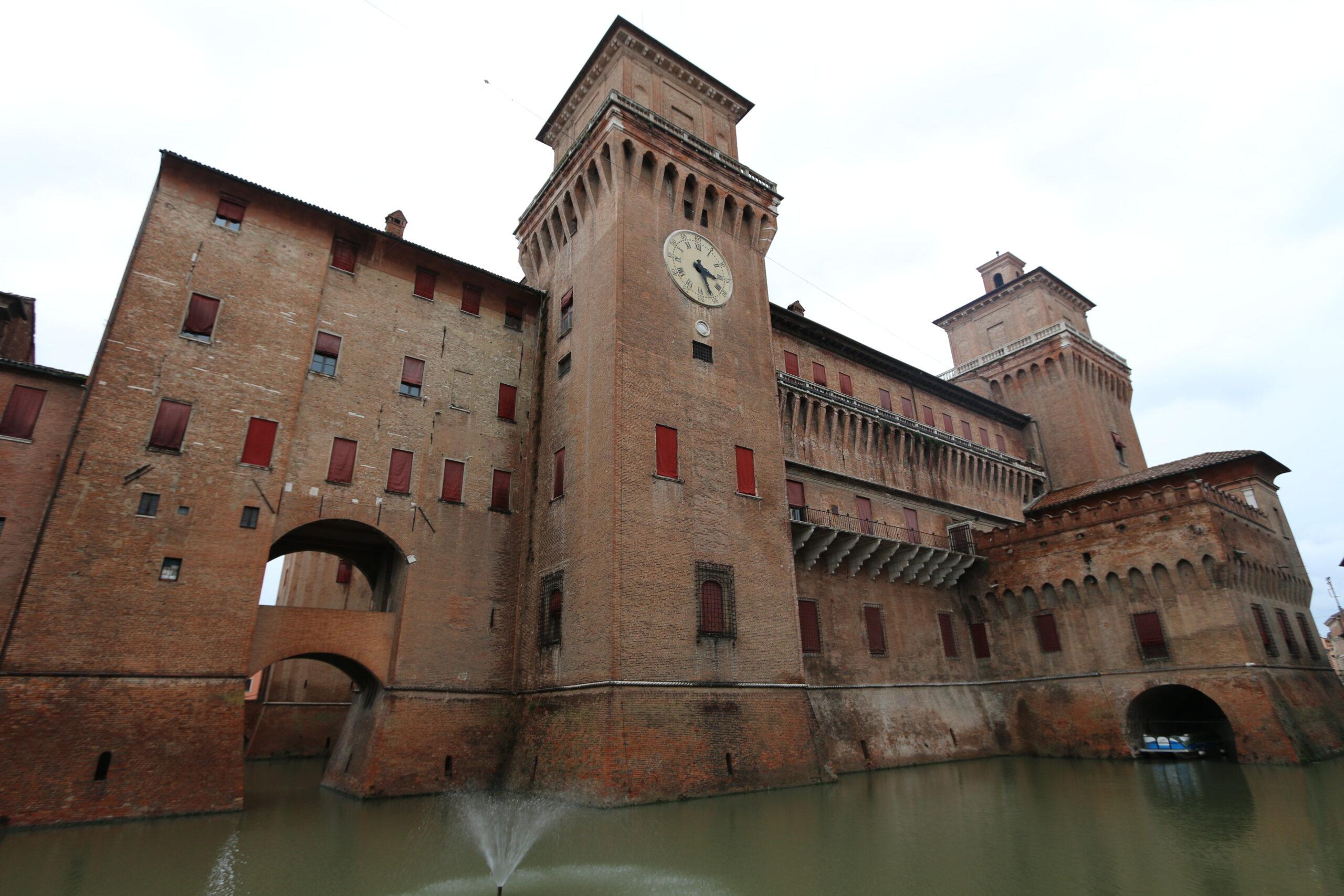 Veduta esterna del Castello Estense di Ferrara